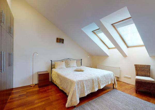 PREDANÉ - Zariadený 3 izb.byt 124 m2: tehla,veľká loggia,šatník,práčovňa,klimatizácia,parking v TOP lokalite!