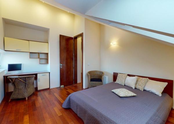 PREDANÉ - Zariadený 3 izb.byt 124 m2: tehla,veľká loggia,šatník,práčovňa,klimatizácia,parking v TOP lokalite!