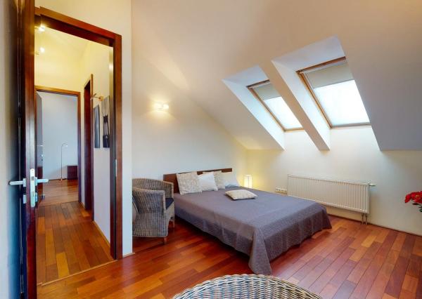 PREDANÉ - Zariadený 3 izb.byt 124 m2: tehla,veľká loggia,šatník,práčovňa,klimatizácia,parking v TOP lokalite!