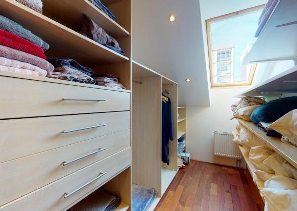 PREDANÉ - Zariadený 3 izb.byt 124 m2: tehla,veľká loggia,šatník,práčovňa,klimatizácia,parking v TOP lokalite!