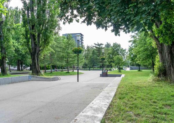 PREDANÉ - Zariadený 3 izb.byt 124 m2: tehla,veľká loggia,šatník,práčovňa,klimatizácia,parking v TOP lokalite!