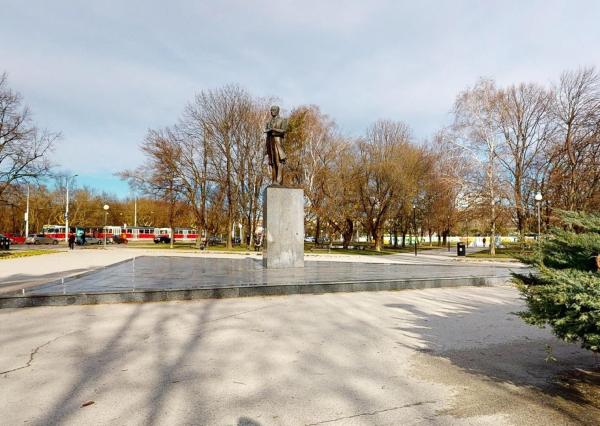 PREDANÉ - Zariadený 3 izb.byt 124 m2: tehla,veľká loggia,šatník,práčovňa,klimatizácia,parking v TOP lokalite!