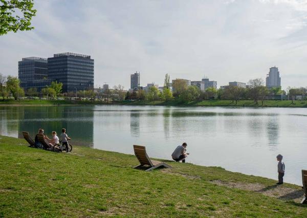 PREDANÉ - Zariadený 3 izb.byt 124 m2: tehla,veľká loggia,šatník,práčovňa,klimatizácia,parking v TOP lokalite!