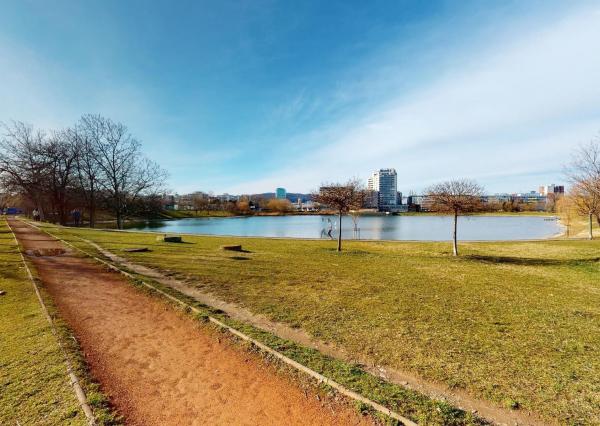 PREDANÉ - Zariadený 3 izb.byt 124 m2: tehla,veľká loggia,šatník,práčovňa,klimatizácia,parking v TOP lokalite!