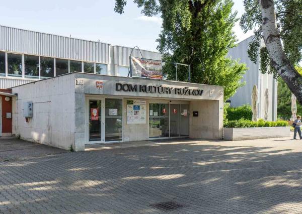 PREDANÉ - Zariadený 3 izb.byt 124 m2: tehla,veľká loggia,šatník,práčovňa,klimatizácia,parking v TOP lokalite!