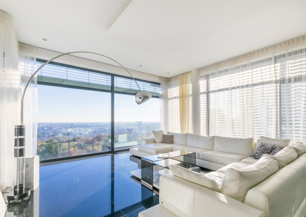 Exkluzívna vila v TOP lokalite KOLIBA - VINOHRADY s panoramatickým výhľadom.