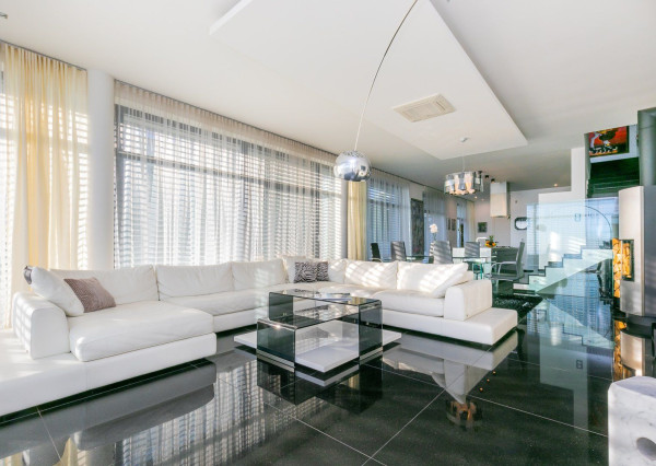 Exkluzívna vila v TOP lokalite KOLIBA - VINOHRADY s panoramatickým výhľadom.