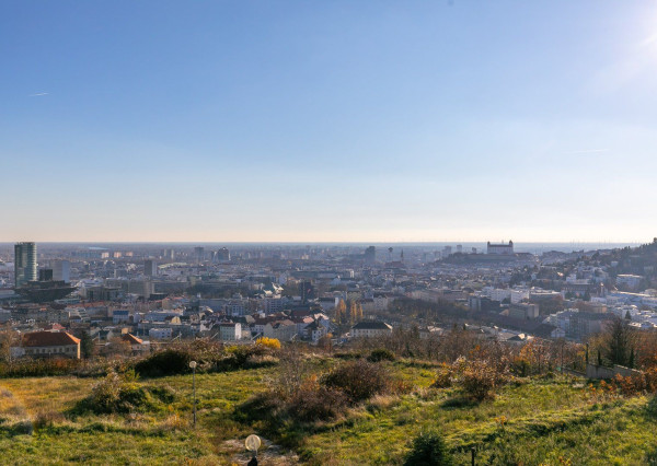 Exkluzívna vila v TOP lokalite KOLIBA - VINOHRADY s panoramatickým výhľadom.
