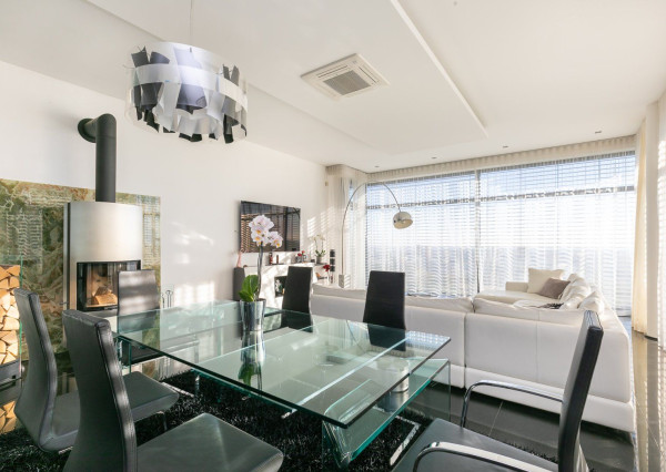 Exkluzívna vila v TOP lokalite KOLIBA - VINOHRADY s panoramatickým výhľadom.