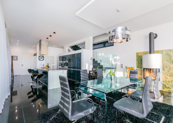 Exkluzívna vila v TOP lokalite KOLIBA - VINOHRADY s panoramatickým výhľadom.