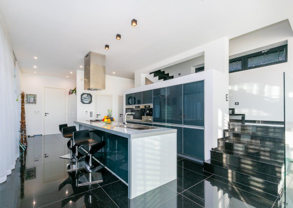 Exkluzívna vila v TOP lokalite KOLIBA - VINOHRADY s panoramatickým výhľadom.