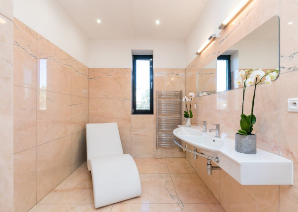 Exkluzívna vila v TOP lokalite KOLIBA - VINOHRADY s panoramatickým výhľadom.