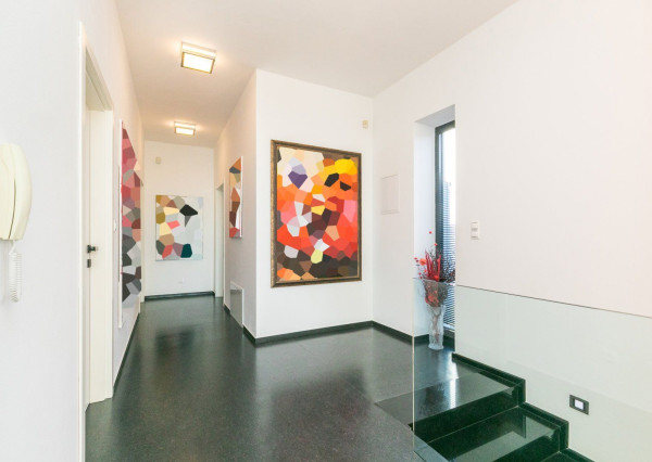 Exkluzívna vila v TOP lokalite KOLIBA - VINOHRADY s panoramatickým výhľadom.