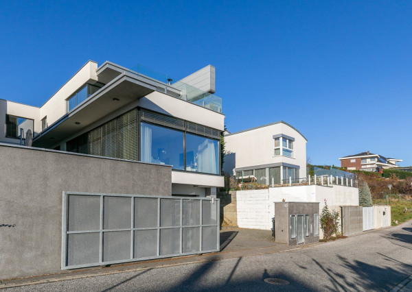 Exkluzívna vila v TOP lokalite KOLIBA - VINOHRADY s panoramatickým výhľadom.