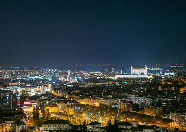 Exkluzívna vila v TOP lokalite KOLIBA - VINOHRADY s panoramatickým výhľadom.
