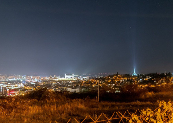 Exkluzívna vila v TOP lokalite KOLIBA - VINOHRADY s panoramatickým výhľadom.