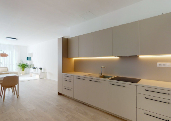 PRENAJATÉ - Úplne nový, elegantný 3 izb. byt 123 m2 zariadený, 2 x parking, priamo v centre BA I - Staré Mesto.
