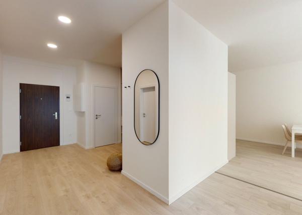 PRENAJATÉ - Úplne nový, elegantný 3 izb. byt 123 m2 zariadený, 2 x parking, priamo v centre BA I - Staré Mesto.