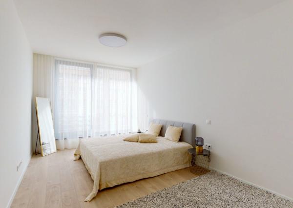 PRENAJATÉ - Úplne nový, elegantný 3 izb. byt 123 m2 zariadený, 2 x parking, priamo v centre BA I - Staré Mesto.