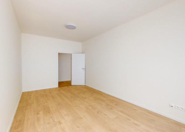 PRENAJATÉ - Úplne nový, elegantný 3 izb. byt 123 m2 zariadený, 2 x parking, priamo v centre BA I - Staré Mesto.