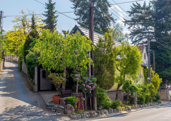 Prenajaté: rod.dom v tesnej BLÍZKOSTI LESA,NÁMESTIA a PÚTNICKÉHO AREÁLU