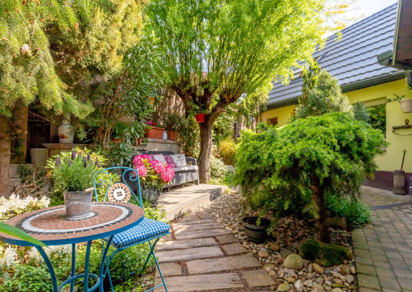 Prenajaté: rod.dom v tesnej BLÍZKOSTI LESA,NÁMESTIA a PÚTNICKÉHO AREÁLU