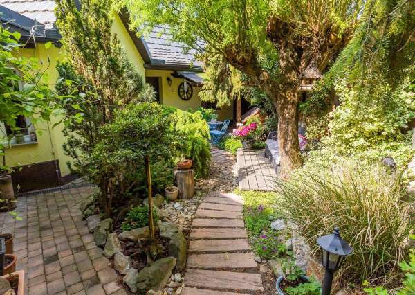 Prenajaté: rod.dom v tesnej BLÍZKOSTI LESA,NÁMESTIA a PÚTNICKÉHO AREÁLU