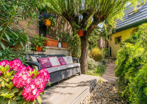 Prenajaté: rod.dom v tesnej BLÍZKOSTI LESA,NÁMESTIA a PÚTNICKÉHO AREÁLU