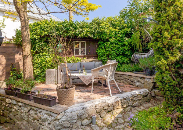 Prenajaté: rod.dom v tesnej BLÍZKOSTI LESA,NÁMESTIA a PÚTNICKÉHO AREÁLU