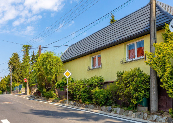 Prenajaté: rod.dom v tesnej BLÍZKOSTI LESA,NÁMESTIA a PÚTNICKÉHO AREÁLU