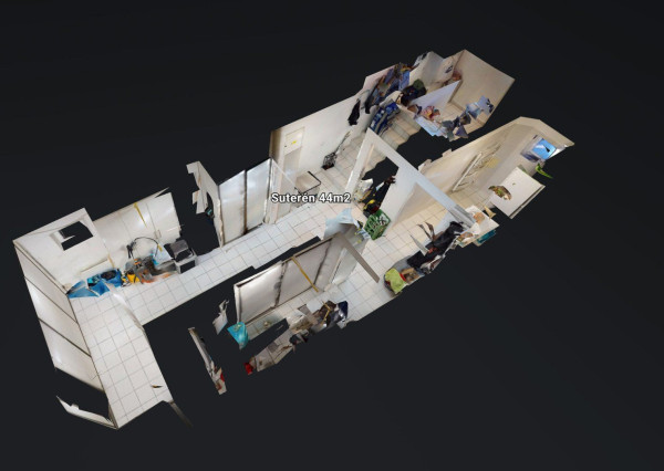 PREDANÉ -5 izb.rodinný dom s POZEMKOM 1330 m2 v tesnej blízkosti lesa s krásnou záhradou,bazénom,záhr.domčekom.