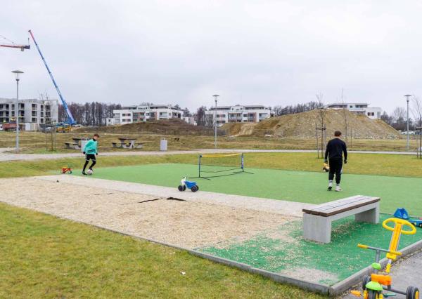Terasa, pergola, parkovanie v garáži či pivnica, spoznajte ideálny prenájom pre mladý pár.