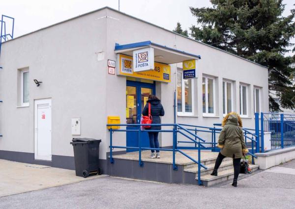 Terasa, pergola, parkovanie v garáži či pivnica, spoznajte ideálny prenájom pre mladý pár.