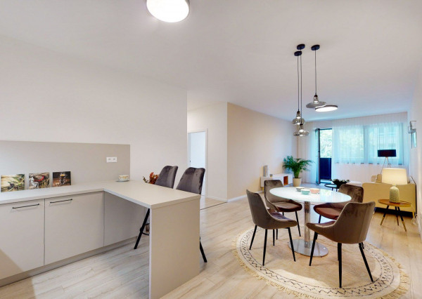 PRENAJATÉ - Úpne nový, elegantný 3 izb.byt 124 m2 kompletne zariadený, loggia, 2 x parking, BA I - Staré Mesto.