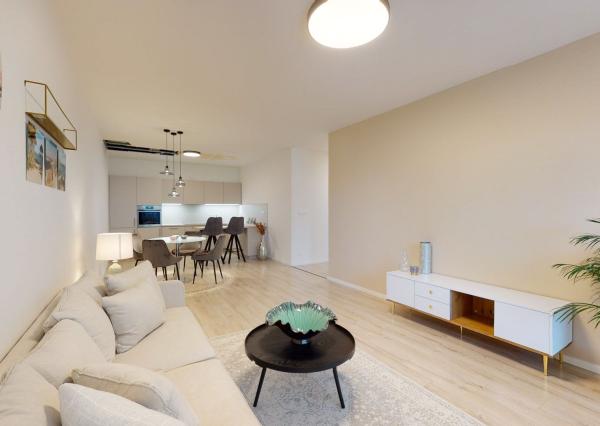 PRENAJATÉ - Úpne nový, elegantný 3 izb.byt 124 m2 kompletne zariadený, loggia, 2 x parking, BA I - Staré Mesto.