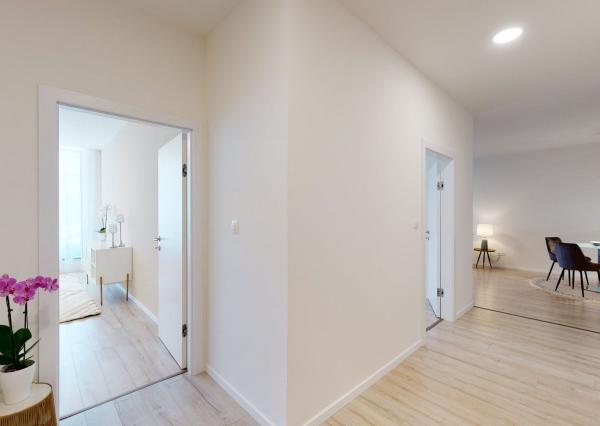 PRENAJATÉ - Úpne nový, elegantný 3 izb.byt 124 m2 kompletne zariadený, loggia, 2 x parking, BA I - Staré Mesto.