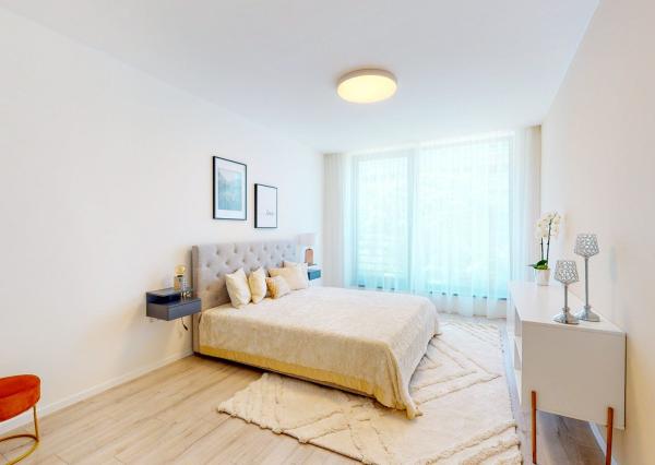 PRENAJATÉ - Úpne nový, elegantný 3 izb.byt 124 m2 kompletne zariadený, loggia, 2 x parking, BA I - Staré Mesto.