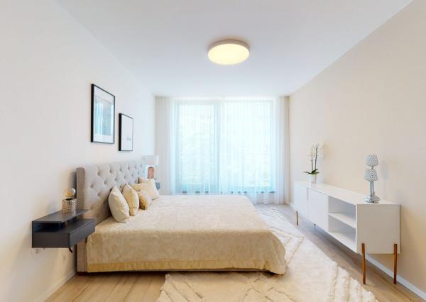 PRENAJATÉ - Úpne nový, elegantný 3 izb.byt 124 m2 kompletne zariadený, loggia, 2 x parking, BA I - Staré Mesto.