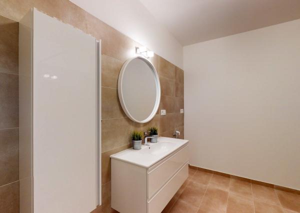 PRENAJATÉ - Úpne nový, elegantný 3 izb.byt 124 m2 kompletne zariadený, loggia, 2 x parking, BA I - Staré Mesto.