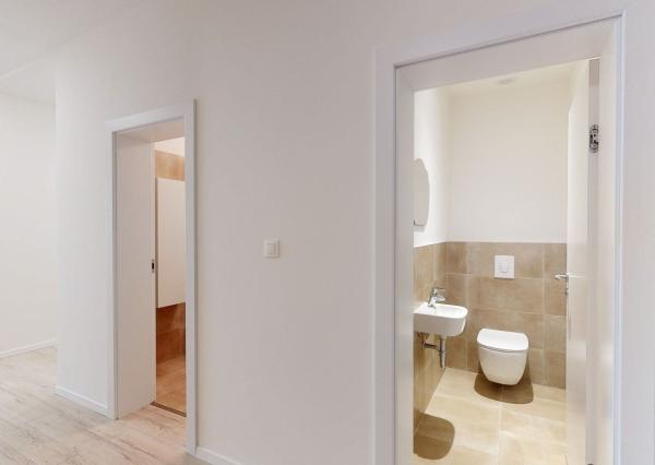 PRENAJATÉ - Úpne nový, elegantný 3 izb.byt 124 m2 kompletne zariadený, loggia, 2 x parking, BA I - Staré Mesto.