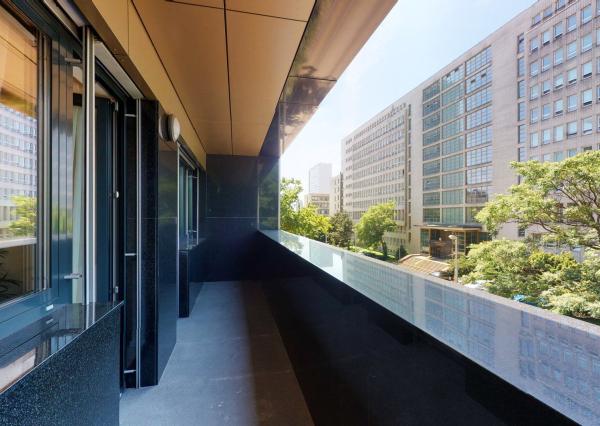 PRENAJATÉ - Úpne nový, elegantný 3 izb.byt 124 m2 kompletne zariadený, loggia, 2 x parking, BA I - Staré Mesto.