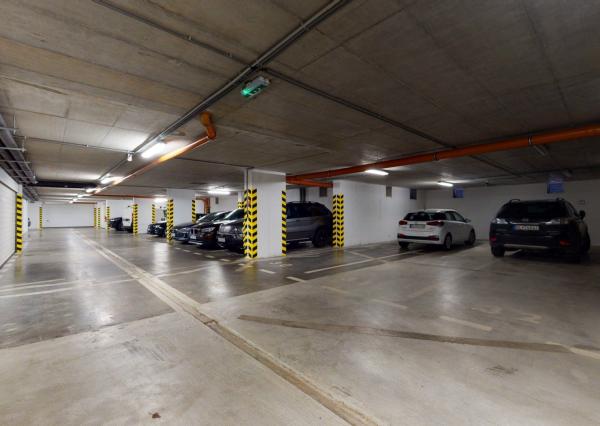 PRENAJATÉ - Úpne nový, elegantný 3 izb.byt 124 m2 kompletne zariadený, loggia, 2 x parking, BA I - Staré Mesto.