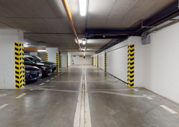 PRENAJATÉ - Úpne nový, elegantný 3 izb.byt 124 m2 kompletne zariadený, loggia, 2 x parking, BA I - Staré Mesto.