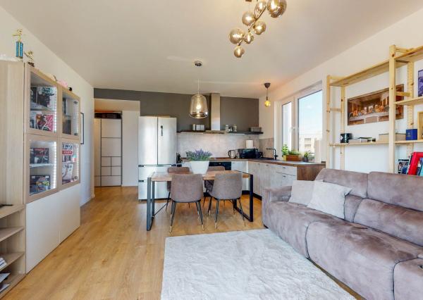 PRENAJATÉ-Kompletne zariadený, nový 2 izb. byt 62 m2, loggia, pivnica, parking garáž - NOVOSTAVBA BORY