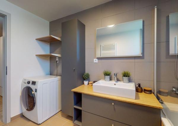 PRENAJATÉ-Kompletne zariadený, nový 2 izb. byt 62 m2, loggia, pivnica, parking garáž - NOVOSTAVBA BORY