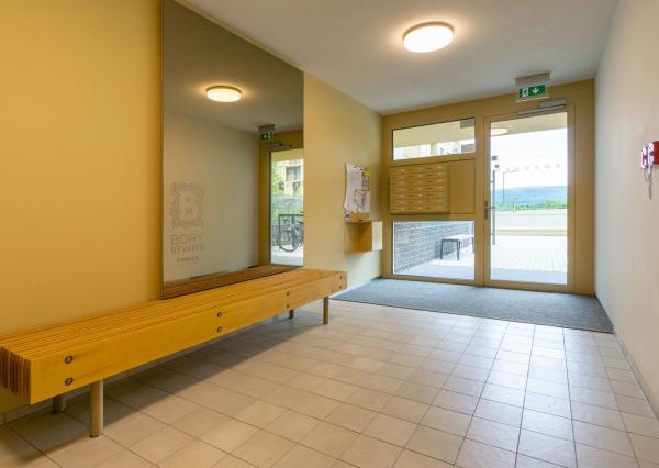 PRENAJATÉ-Kompletne zariadený, nový 2 izb. byt 62 m2, loggia, pivnica, parking garáž - NOVOSTAVBA BORY