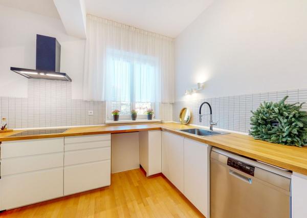 PRENAJATÉ - ÚPLNE NOVÝ, elegantný 3 izb.byt 90 m2 KOMPLETNE ZARIADENÝ,loggia,parking,STARÉ MESTO - ul. DUNAJSKÁ.