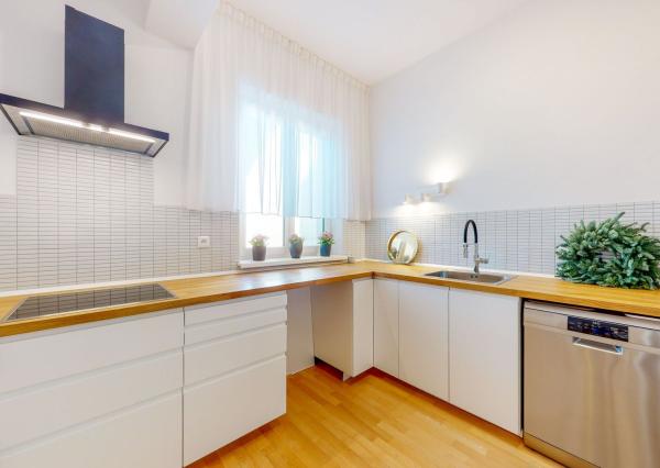 PRENAJATÉ - ÚPLNE NOVÝ, elegantný 3 izb.byt 90 m2 KOMPLETNE ZARIADENÝ,loggia,parking,STARÉ MESTO - ul. DUNAJSKÁ.