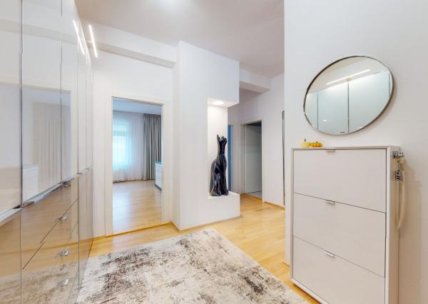 PRENAJATÉ - ÚPLNE NOVÝ, elegantný 3 izb.byt 90 m2 KOMPLETNE ZARIADENÝ,loggia,parking,STARÉ MESTO - ul. DUNAJSKÁ.