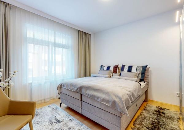 PRENAJATÉ - ÚPLNE NOVÝ, elegantný 3 izb.byt 90 m2 KOMPLETNE ZARIADENÝ,loggia,parking,STARÉ MESTO - ul. DUNAJSKÁ.